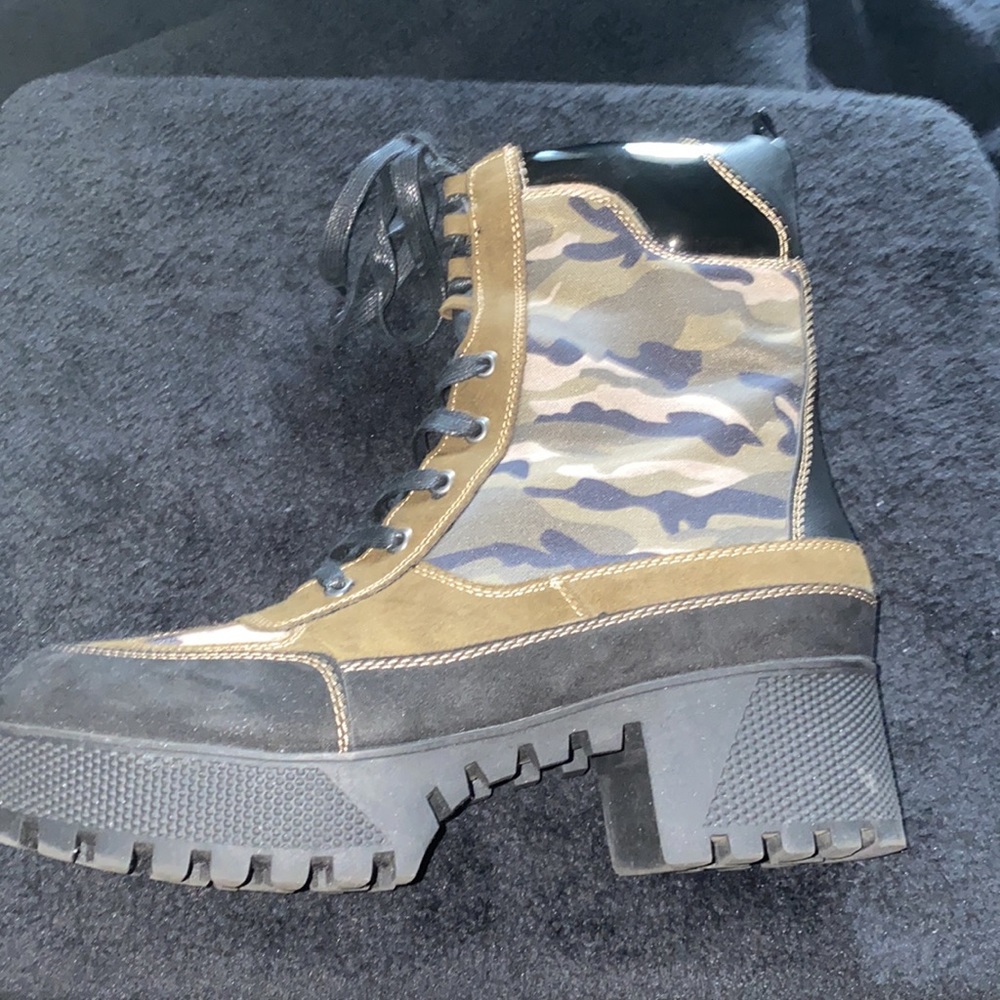 Camouflage Platform Boots! - image 3